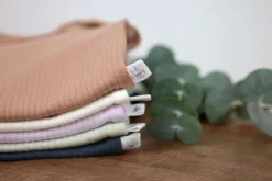 Lässig Rompers^Baby body | Ribbed lavender |