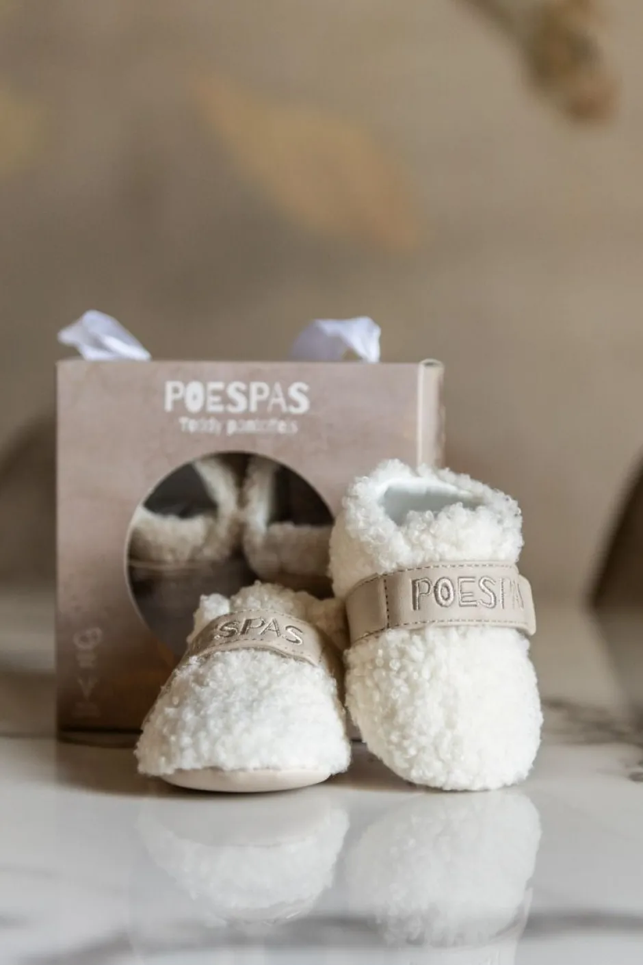 Poespas Schoenen & Slofjes^Teddy pantoffels | Vegan leather & klittenband